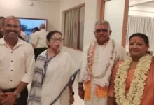 ममता और बीजेपी के दिग्गज नेता घोष के बीच मुलाक़ात, पढ़े पूरी खबर