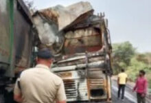 दर्दनाक सड़क हादसा : ट्रेलर चालक की जलकर मौके पर मौत
