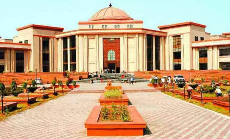 DMF घोटाला : 4 आरोपियों की जमानत याचिका खारिज DMF घोटाला : 4 आरोपियों की जमानत याचिका खारिज
