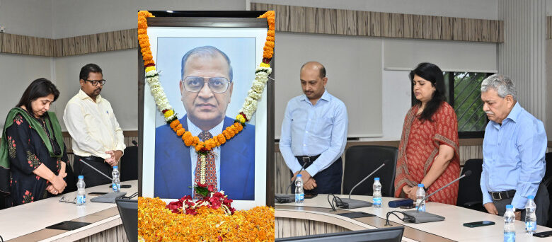 मंत्रालय में अधिकारियों ने अरूण कुमार को दी श्रद्धांजलि मंत्रालय में अधिकारियों ने अरूण कुमार को दी श्रद्धांजलि