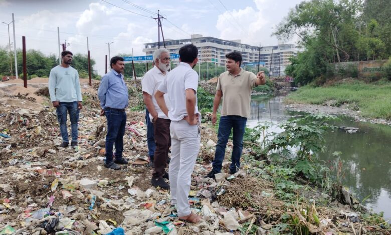 जब्बार नाला सफाई का निरीक्षण, निकासी के लिए पुलिया चौडी करने आवश्यक निर्देश जब्बार नाला सफाई का निरीक्षण, निकासी के लिए पुलिया चौडी करने आवश्यक निर्देश