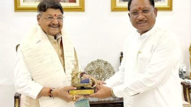 सीएम साय से एमपी के कैबिनेट मंत्री कैलाश विजयवर्गीय ने की सौजन्य मुलाकात