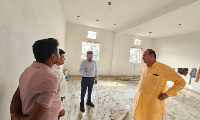 शशिबाला कन्या स्कूल में निर्माण कार्यों की धीमी गति पर नाराज हुए निगम सभापति शशिबाला कन्या स्कूल में निर्माण कार्यों की धीमी गति पर नाराज हुए निगम सभापति