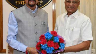 राज्यपाल डेका से पूर्व राज्यपाल बैस ने की भेंट