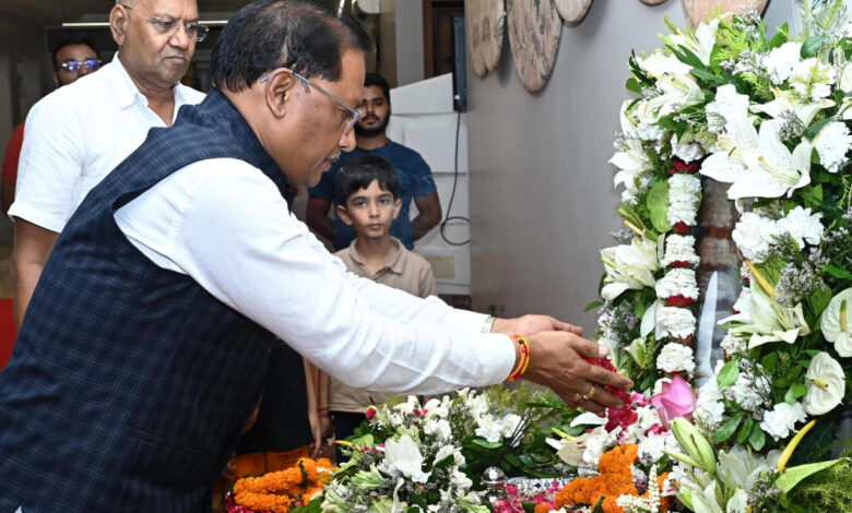 मुख्यमंत्री साय ने स्वर्गीय रामजीलाल अग्रवाल को दी श्रद्धांजलि मुख्यमंत्री साय ने स्वर्गीय रामजीलाल अग्रवाल को दी श्रद्धांजलि