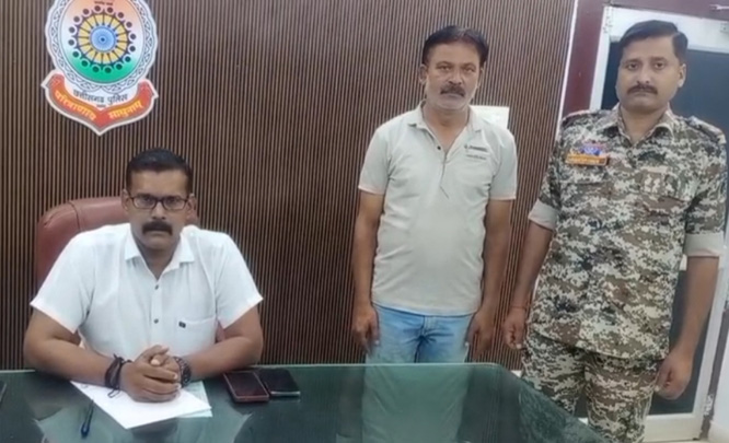 महिला के साथ मारपीट व गाली-गलौच करने वाला आरोपी गिरफ्तार महिला के साथ मारपीट व गाली-गलौच करने वाला आरोपी गिरफ्तार