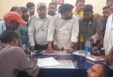 बिजली कटौती से परेशान लोगों ने किया हंगामा, पार्षद ने दी विभाग को चेतावनी