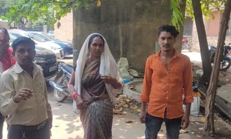 जेल में युवक की मौत, परिजनों ने प्रशासन पर लगाया लापरवाही का आरोप जेल में युवक की मौत, परिजनों ने प्रशासन पर लगाया लापरवाही का आरोप