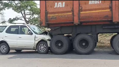सड़क हादसे में पिता-पुत्र गंभीर रूप से घायल सड़क हादसे में पिता-पुत्र गंभीर रूप से घायल