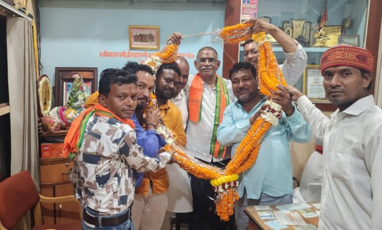 विजय अग्रवाल को उत्कल समाज के नेताओ ने दी बधाई विजय अग्रवाल को उत्कल समाज के नेताओ ने दी बधाई