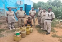 अवैध शराब पर कार्यवाई करने गई टीम से भाजपा पार्षद और कार्यकर्ताओं ने की धमकी मुक्की