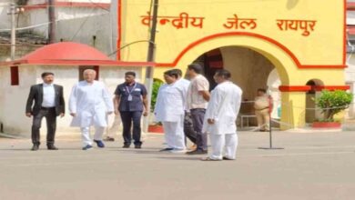 जेल में कवासी लखमा से मिलने पहुंचे पूर्व सीएम बघेल