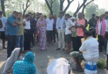 सडक हादसे में मौत, आक्रोशित विधायक और ग्रामीणों ने किया चक्का जाम