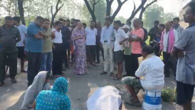 सड़क हादसे में मौत, आक्रोशित विधायक और ग्रामीणों ने किया चक्का जाम