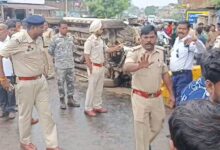 तेज रफ़्तार कार घर में घुसी, 2 महिलाओं समेत 4 गंभीर