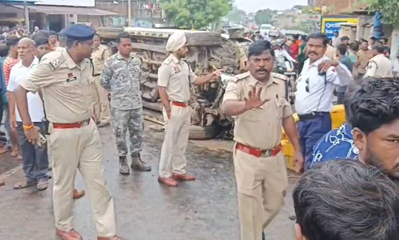 तेज रफ़्तार कार घर में घुसी, 2 महिलाओं समेत 4 गंभीर तेज रफ़्तार कार घर में घुसी, 2 महिलाओं समेत 4 गंभीर