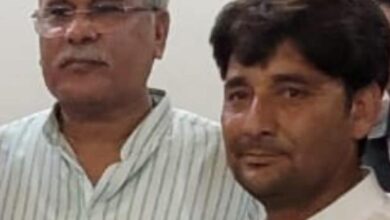 पूर्व सीएम बघेल सहित अन्य नेताओं के साथ हसन की फोटो, फ्रेंड लिस्ट में कई पुलिस अधिकारी