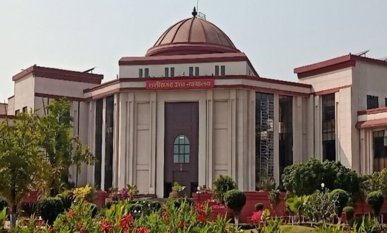 दत्तक पिता को मृत बेटी की संपत्ति पर हक नहीं: हाईकोर्ट दत्तक पिता को मृत बेटी की संपत्ति पर हक नहीं: हाईकोर्ट