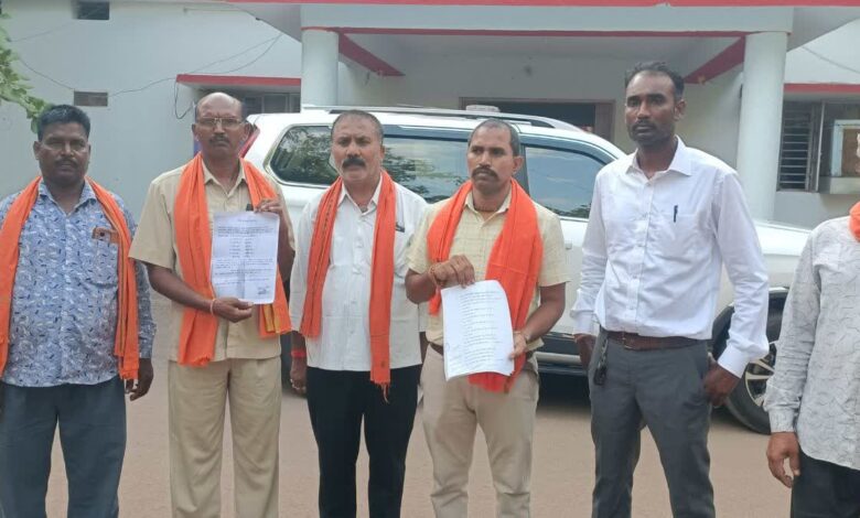 अनैतिक काम की शिकायत,7 परिवारों का हुक्का पानी बंद अनैतिक काम की शिकायत,7 परिवारों का हुक्का पानी बंद