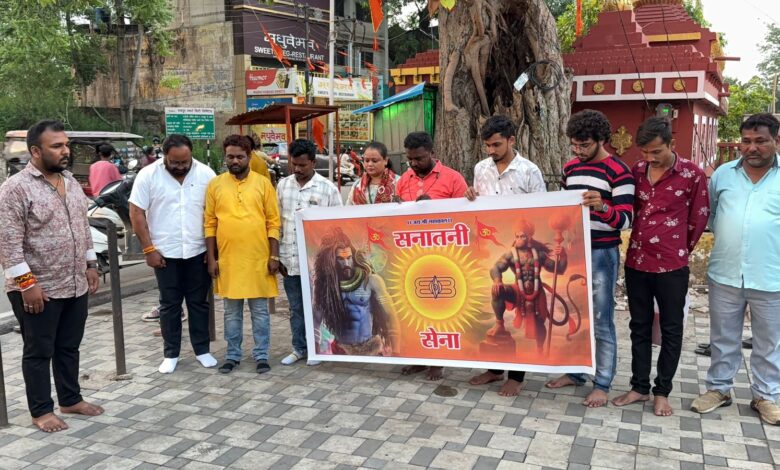 सनातनी सेना ने दी अहमदाबाद प्लेन क्रैश में मृत यात्रियों को श्रध्दांजलि सनातनी सेना ने दी अहमदाबाद प्लेन क्रैश में मृत यात्रियों को श्रध्दांजलि