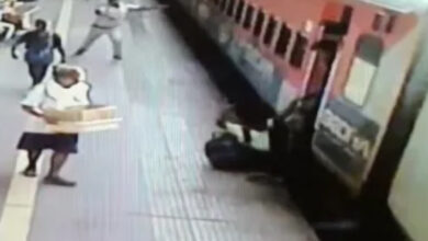 कांस्टेबल ने बचाई यात्री की जान, देवदूत बनकर आया