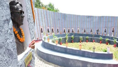 झीरम मेमोरियल में शहीद महेंद्र कर्मा की मूर्ति के साथ छेड़छाड़, कांग्रेस ने लगाया उपेक्षा का आरोप