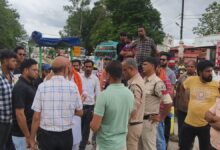 बिजली पानी की समस्या, परेशान लोगों ने किया चक्काजाम