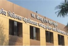 मेडिकल कॉलेज की लापरवाही बिना पोस्टमार्टम परिजनों को सौंपा शव