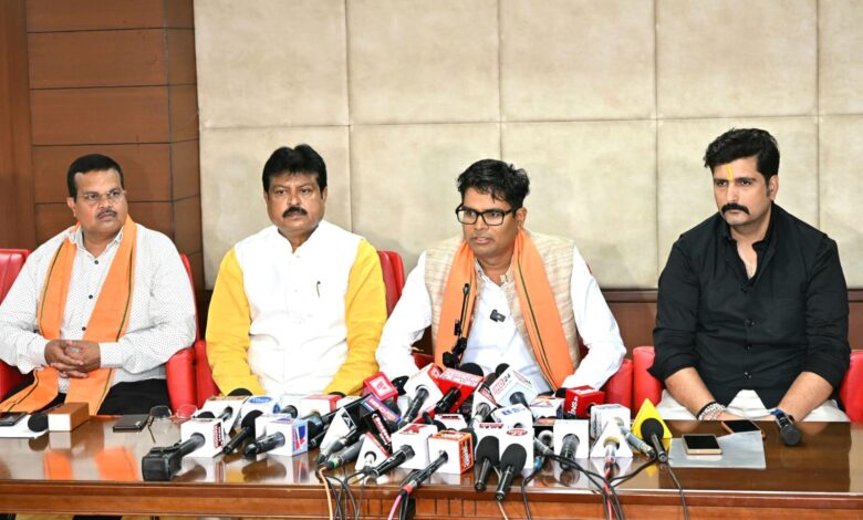 कल पूरी दुनिया को पीएम मोदी कराएँगे योग: ओपी चौधरी कल पूरी दुनिया को पीएम मोदी कराएँगे योग: ओपी चौधरी