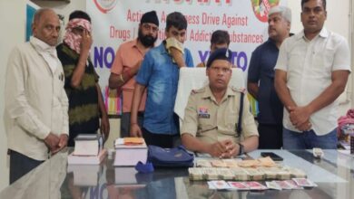 होटल के बंद कमरे में जुआ खेलते 6 रसूखदार पकड़ाए