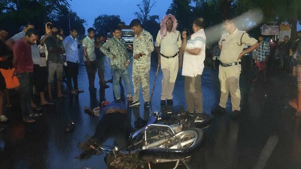 काम से घर लौट रहे बाइक सवार युवक को चौपहिया ने मारी टक्कर, मौत काम से घर लौट रहे बाइक सवार युवक को चौपहिया ने मारी टक्कर, मौत
