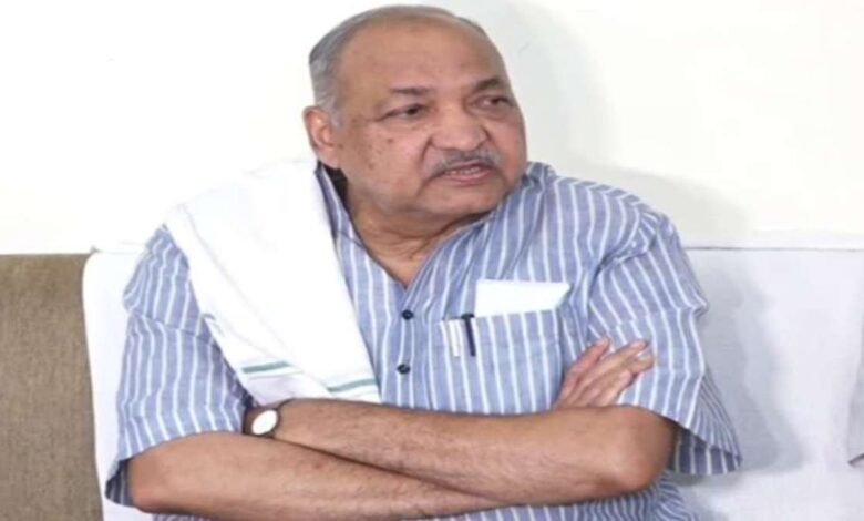 खाद संकट के लिए सरकार जिम्मेदार: रविंद्र चौबे खाद संकट के लिए सरकार जिम्मेदार: रविंद्र चौबे