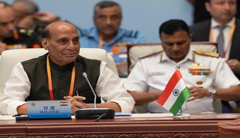 एससीओ की बैठक में संयुक्त बयान पर हस्ताक्षर से इंकार, आतंकवाद पर दोहरा मापदंड गलत: राजनाथ सिंह एससीओ की बैठक में संयुक्त बयान पर हस्ताक्षर से इंकार, आतंकवाद पर दोहरा मापदंड गलत: राजनाथ सिंह