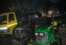 अवैध परिवहन और उत्खनन पर प्रशासन की कार्रवाई, 14 गाड़ियां जब्त