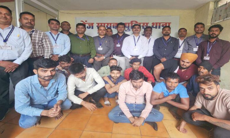 फर्जी सिम बेचने वाले 11 लोग पकड़े गए, विदेशों में हो रहा इस्तेमाल फर्जी सिम बेचने वाले 11 लोग पकड़े गए, विदेशों में हो रहा इस्तेमाल