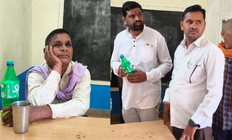 स्प्राइट की बोतल में शराब पीते प्रधानपाठक पकड़ाए स्प्राइट की बोतल में शराब पीते प्रधानपाठक पकड़ाए
