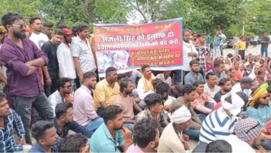 प्रसूता की मौत, श्वेता अस्पताल पर कार्यवाई की मांग, ग्रामीणों ने खोला मोर्चा प्रसूता की मौत, श्वेता अस्पताल पर कार्यवाई की मांग, ग्रामीणों ने खोला मोर्चा
