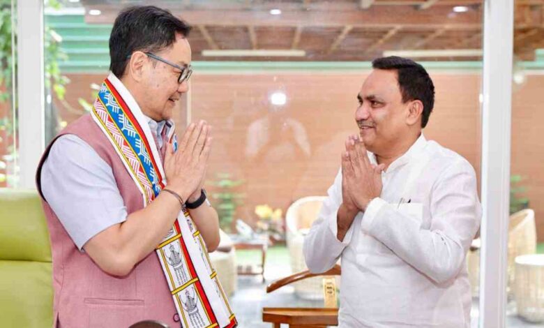 केंद्रीय मंत्री ने मांगे वक़्फ़ सम्पतियों के दस्तावेज केंद्रीय मंत्री ने मांगे वक़्फ़ सम्पतियों के दस्तावेज