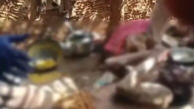 किचन में मिला बुजुर्ग का शव, हत्या की आशंका किचन में मिला बुजुर्ग का शव, हत्या की आशंका