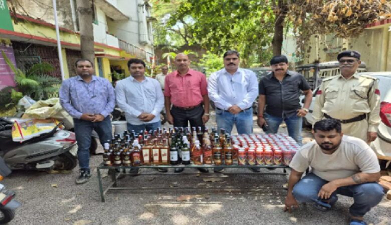हर्ष प्राइड कॉलोनी में आबकारी विभाग की बड़ी कार्रवाई, अवैध शराब के साथ तस्कर गिरफ्तार हर्ष प्राइड कॉलोनी में आबकारी विभाग की बड़ी कार्रवाई, अवैध शराब के साथ तस्कर गिरफ्तार