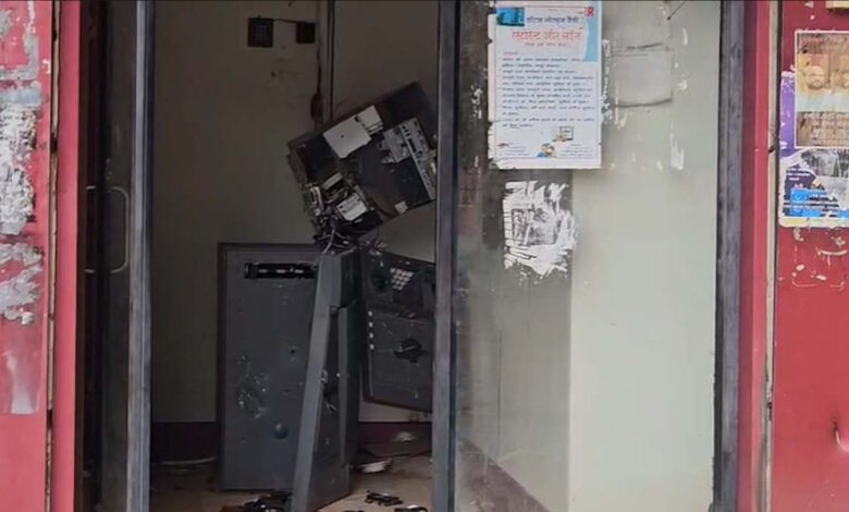 कलेक्टोरेट परिसर के एटीएम को लूटने का प्रयास कलेक्टोरेट परिसर के एटीएम को लूटने का प्रयास