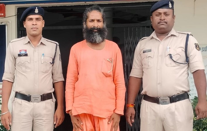 योगा आश्रम की आड़ में नशे का कारोबार, आरोपी गिरफ्तार योगा आश्रम की आड़ में नशे का कारोबार, आरोपी गिरफ्तार