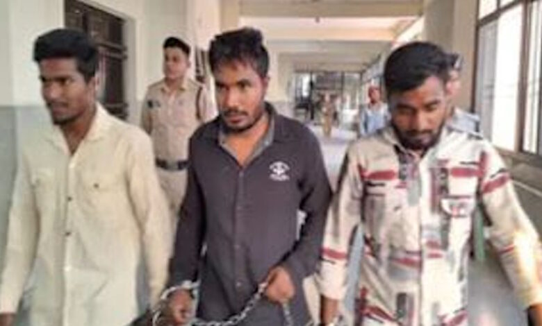 सालों से अंडे का ठेला लगा रहा था बांग्लादेशी दम्पति सालों से अंडे का ठेला लगा रहा था बांग्लादेशी दम्पति