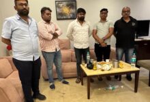 डांसर गर्ल बुलाकर कमरे में नृत्य संगीत के साथ हुक्का पार्टी, पुलिस ने की कार्रवाई