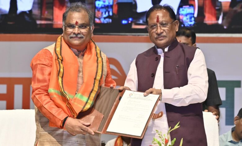 सीएम साय छत्तीसगढ़ स्टेट बेवरेजेस कॉर्पोरेशन के अध्यक्ष मद्दी के पदभार ग्रहण समारोह में हुए शामिल सीएम साय छत्तीसगढ़ स्टेट बेवरेजेस कॉर्पोरेशन के अध्यक्ष मद्दी के पदभार ग्रहण समारोह में हुए शामिल