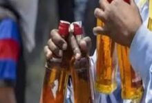 भट्ठी से खुलेआम शराब ढो रहे कोचिये, ग्रामीणों ने सौंपा ज्ञापन