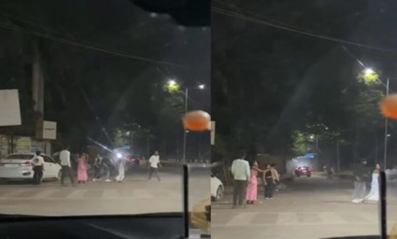 शराब के नशे में युवक-युवतियों का सड़क पर हंगामा शराब के नशे में युवक-युवतियों का सड़क पर हंगामा