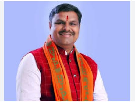 बैडमिंटन खेलते समय अचानक चक्कर खाकर गिर पड़े विधायक, अस्पताल में भर्ती बैडमिंटन खेलते समय अचानक चक्कर खाकर गिर पड़े विधायक, अस्पताल में भर्ती