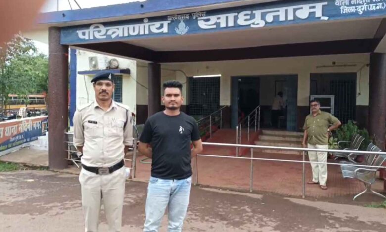 रिकॉर्डिंग को वायरल करने की धमकी, वसूले दो लाख, एक गिरफ्तार रिकॉर्डिंग को वायरल करने की धमकी, वसूले दो लाख, एक गिरफ्तार
