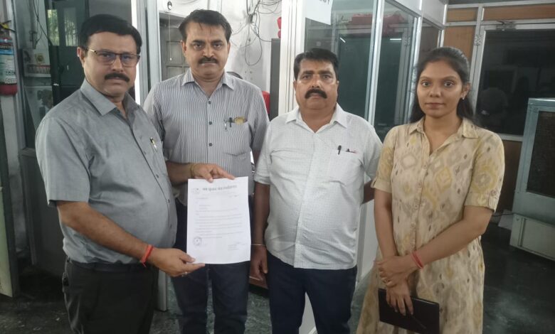 स्कूली बच्चों के लिए नवसर्जन मंच ने 1 जुलाई से क्लास स्टार्ट करने की मांग की स्कूली बच्चों के लिए नवसर्जन मंच ने 1 जुलाई से क्लास स्टार्ट करने की मांग की